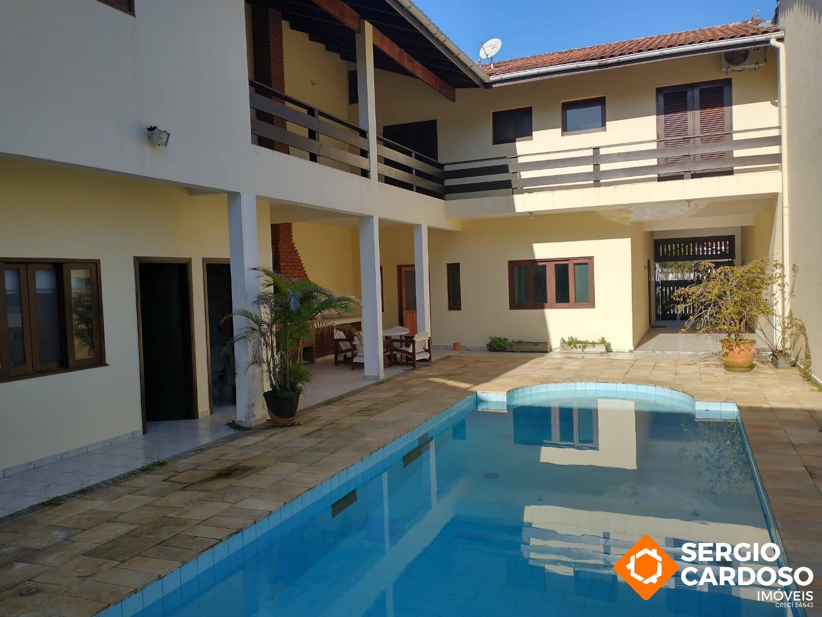 SOBRADÃO 4 QUARTOS SENDO 4 SUÍTES PISCINA  100 M MAR  ITANHAÉM SP