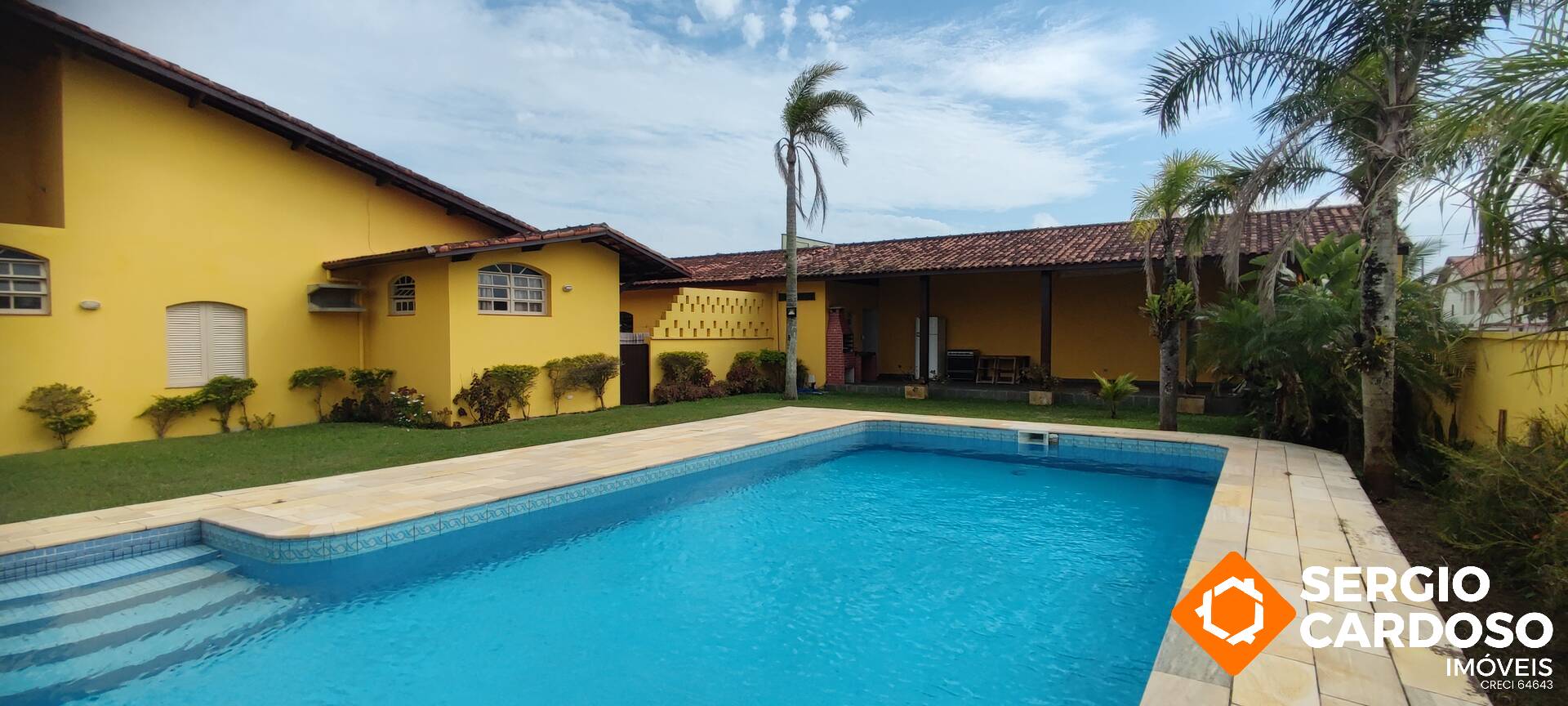 CASA PÉ NA AREIA COM TERRENO DE 910M²! 4 QUARTOS + EDÍCULA ITANHAÉM/SP