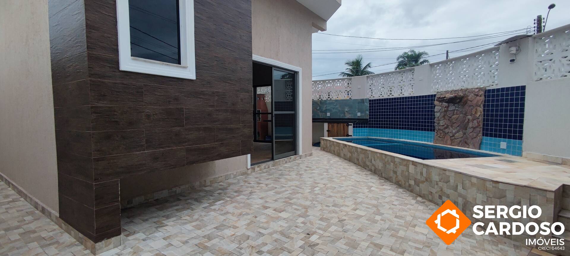 LINDO SOBRADO COM PISCINA, APENAS 400M DO MAR! 2 SUÍTES - ÓTIMO ACABAMENTO!