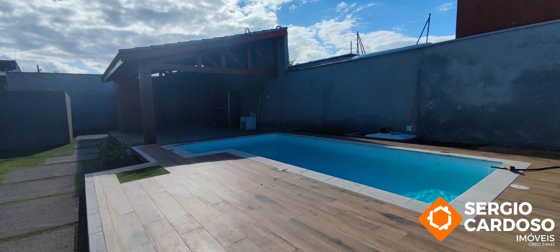 SOBRADO MOBILIADO COM PISCINA  APENAS 100M DA PRAIA ITANHAÉM SP