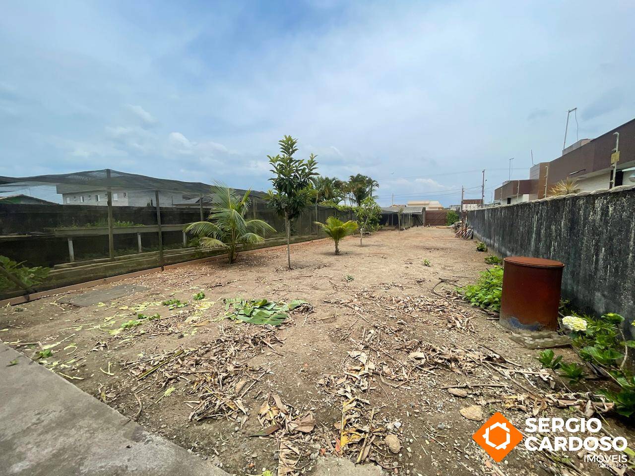 OPORTUNIDADE! AMPLO TERRENO MURADO E ATERRADO 582M²