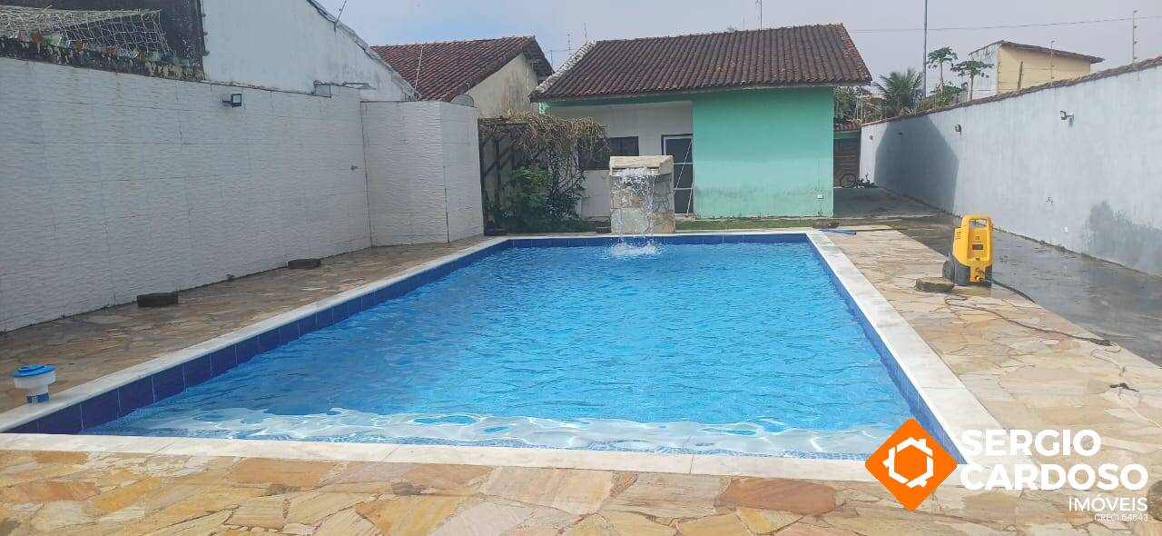 CASA EM TERRENO INTEIRO COM PISCINA! 3 QUARTOS A 500M DO MAR - ITANHAEM/SP