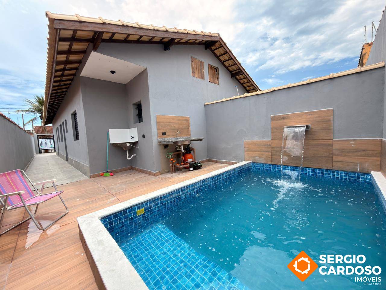 CASA NOVA COM PISCINA! 2 QUARTOS 1 SUÍTE - LADO PRAIA - ITANHAÉM/SP