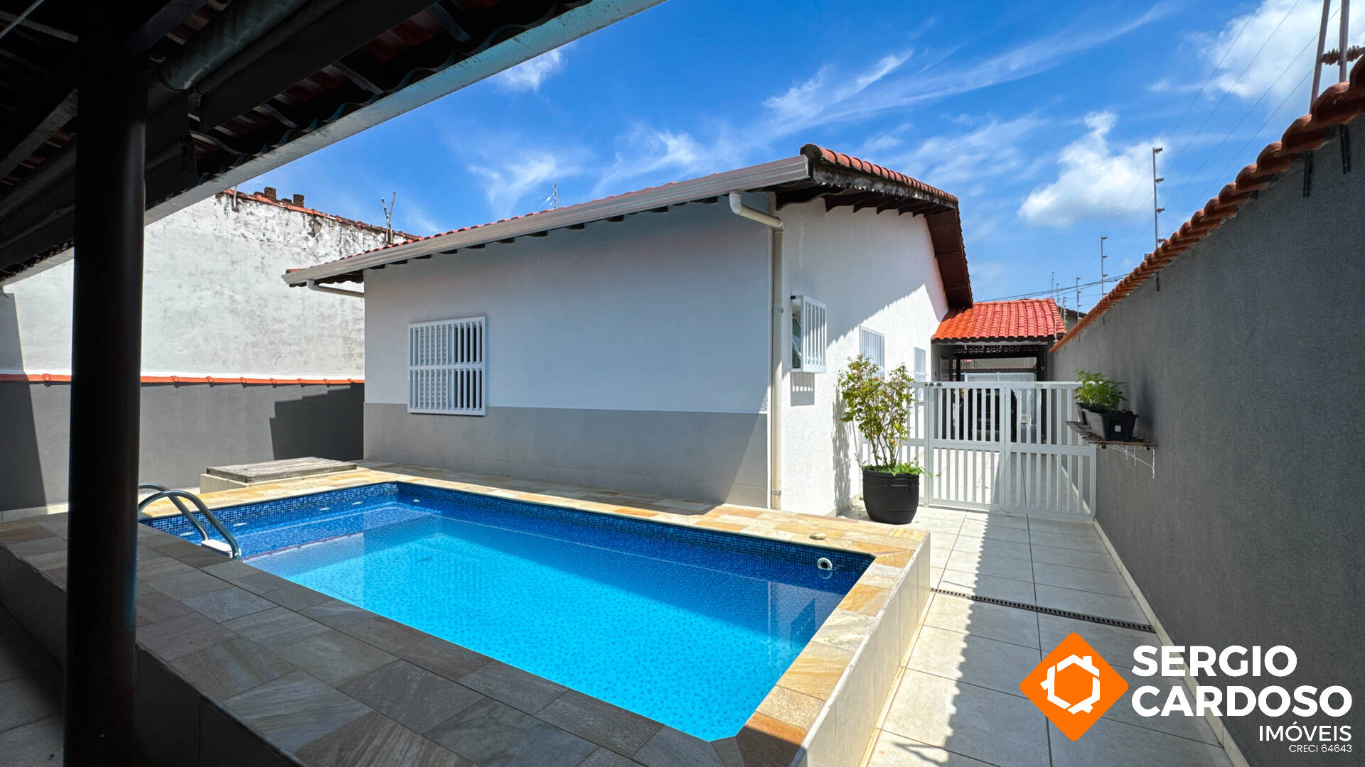 CASA MOBILIADA 4 QUARTOS PISCINA  CHURRASQUEIRA 100 M MAR ITANHAÉM SP