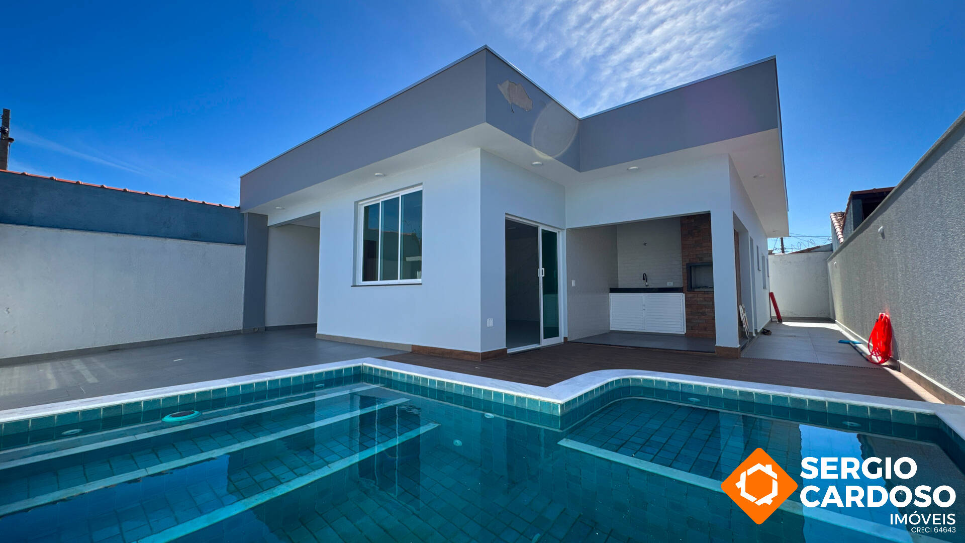 CASA NOVA NO JARDIM REGINA – APENAS 50M DO MAR! PISCINA E CHURRASQUEIRA